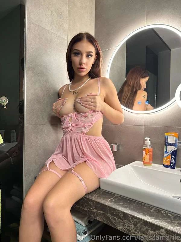 Larissa 💫 OnlyFans exclusive photo 1 - larissamariie premium content