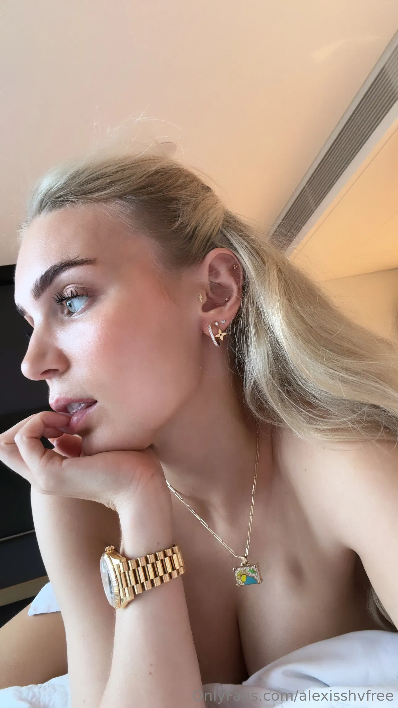 ALEXISSHV FREE OF OnlyFans exclusive photo 1 - alexisshvfree premium content