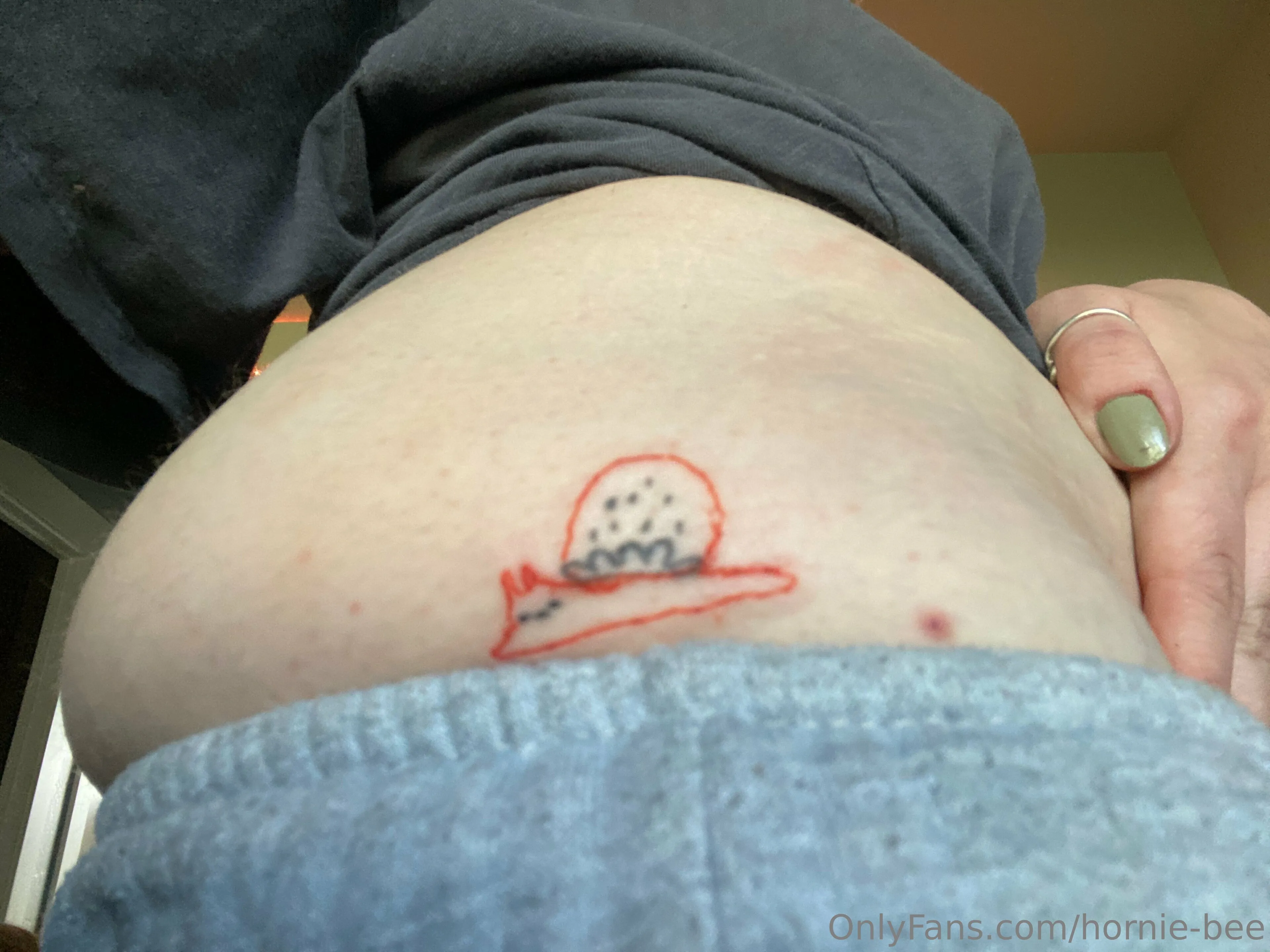 Hornie.-.bee OnlyFans exclusive photo 9 - hornie-bee premium content