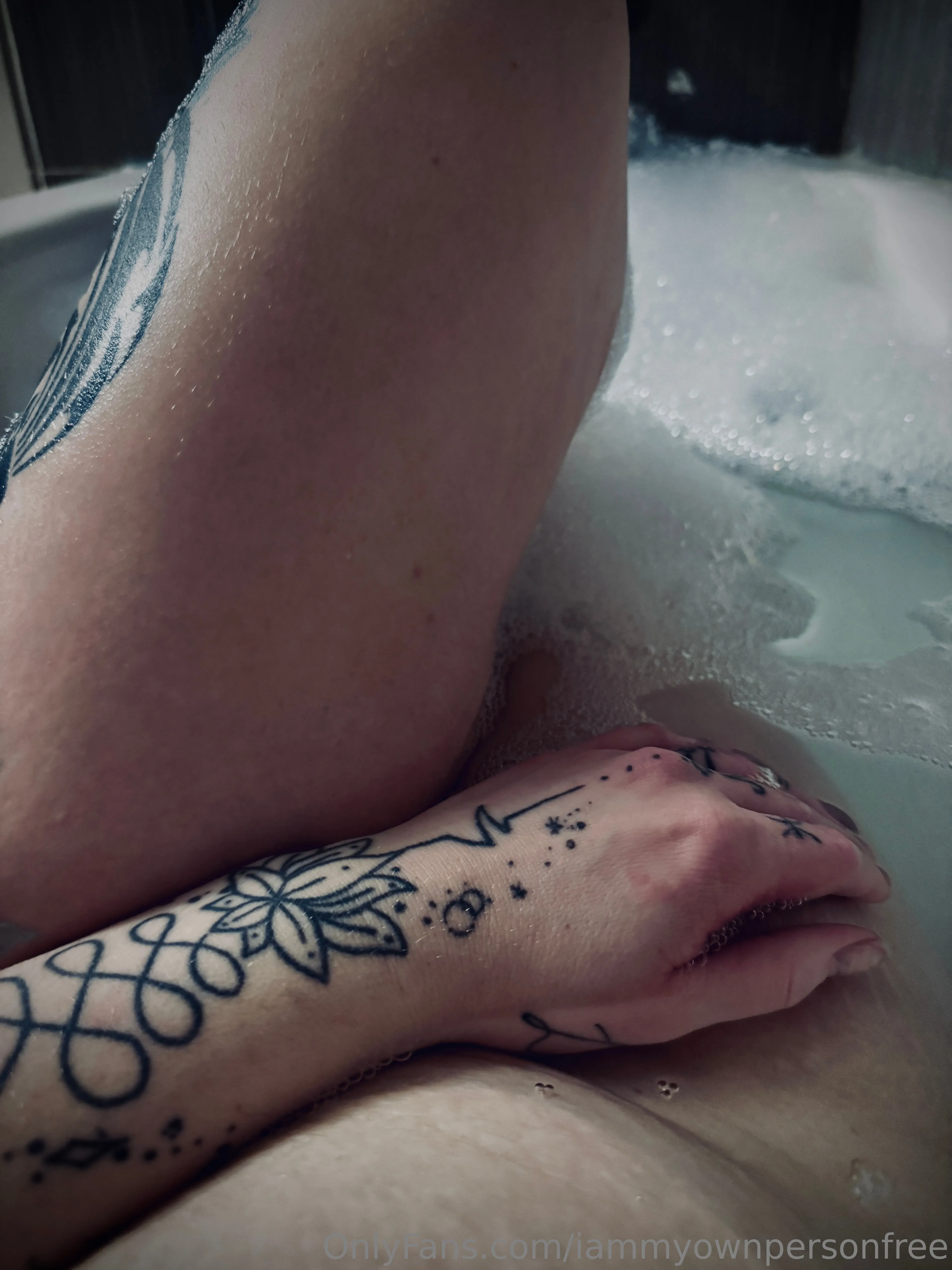 Iammyownpersonfree OnlyFans exclusive photo 2 - iammyownpersonfree premium content