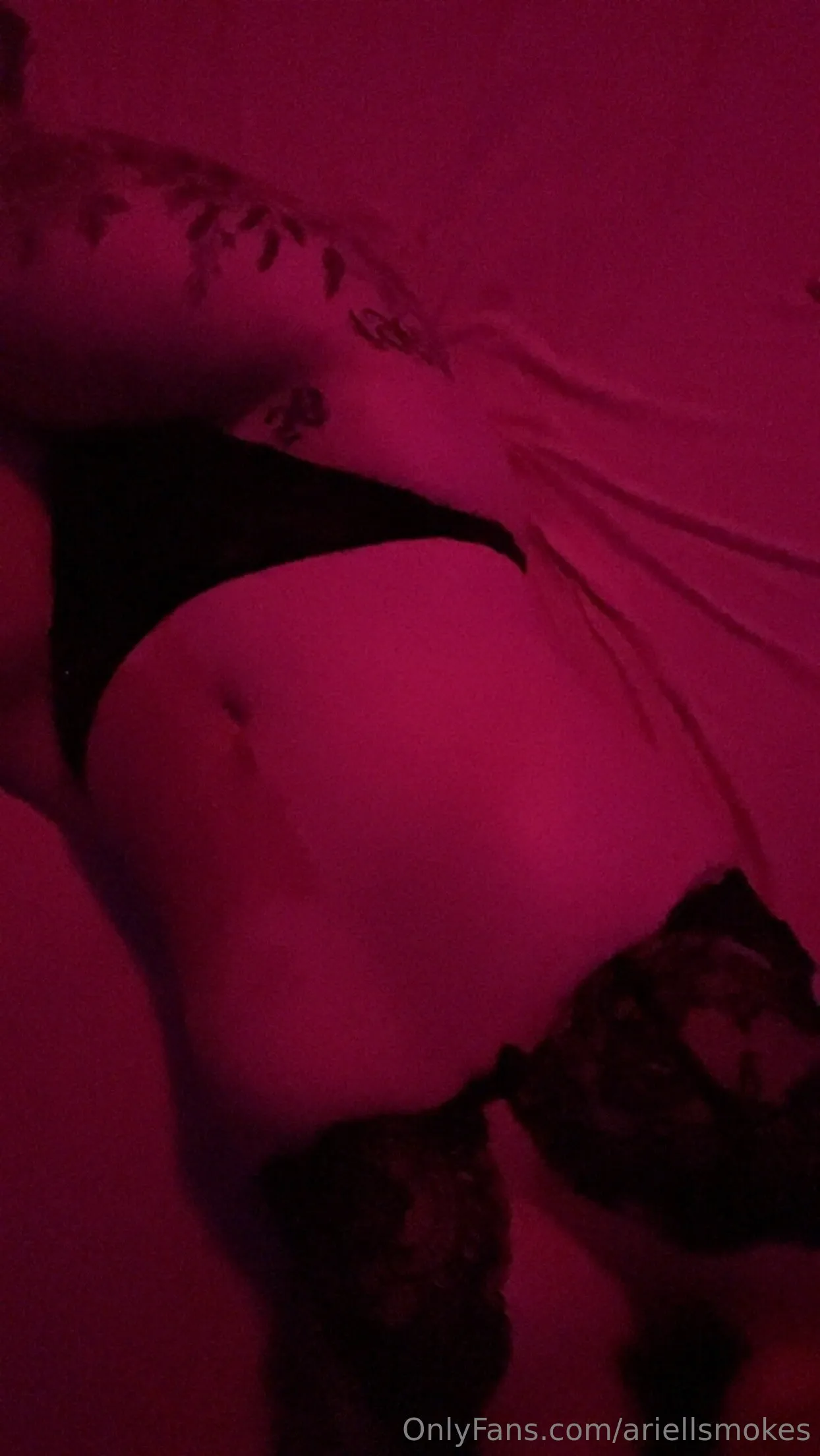 Ariiel.smokes OnlyFans exclusive photo 5 - ariiel.smokes premium content