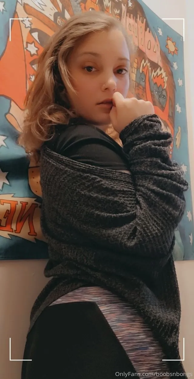 Allie OnlyFans exclusive photo 11 - boobsnbongs premium content