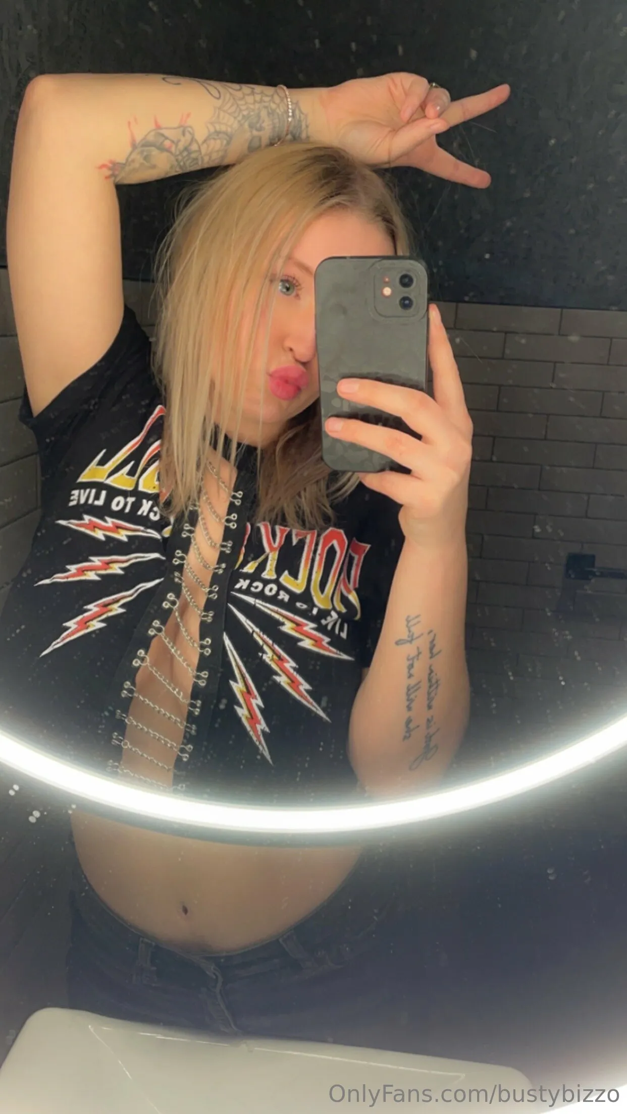 Bizzo 🦋 OnlyFans exclusive photo 11 - bustybizzo premium content