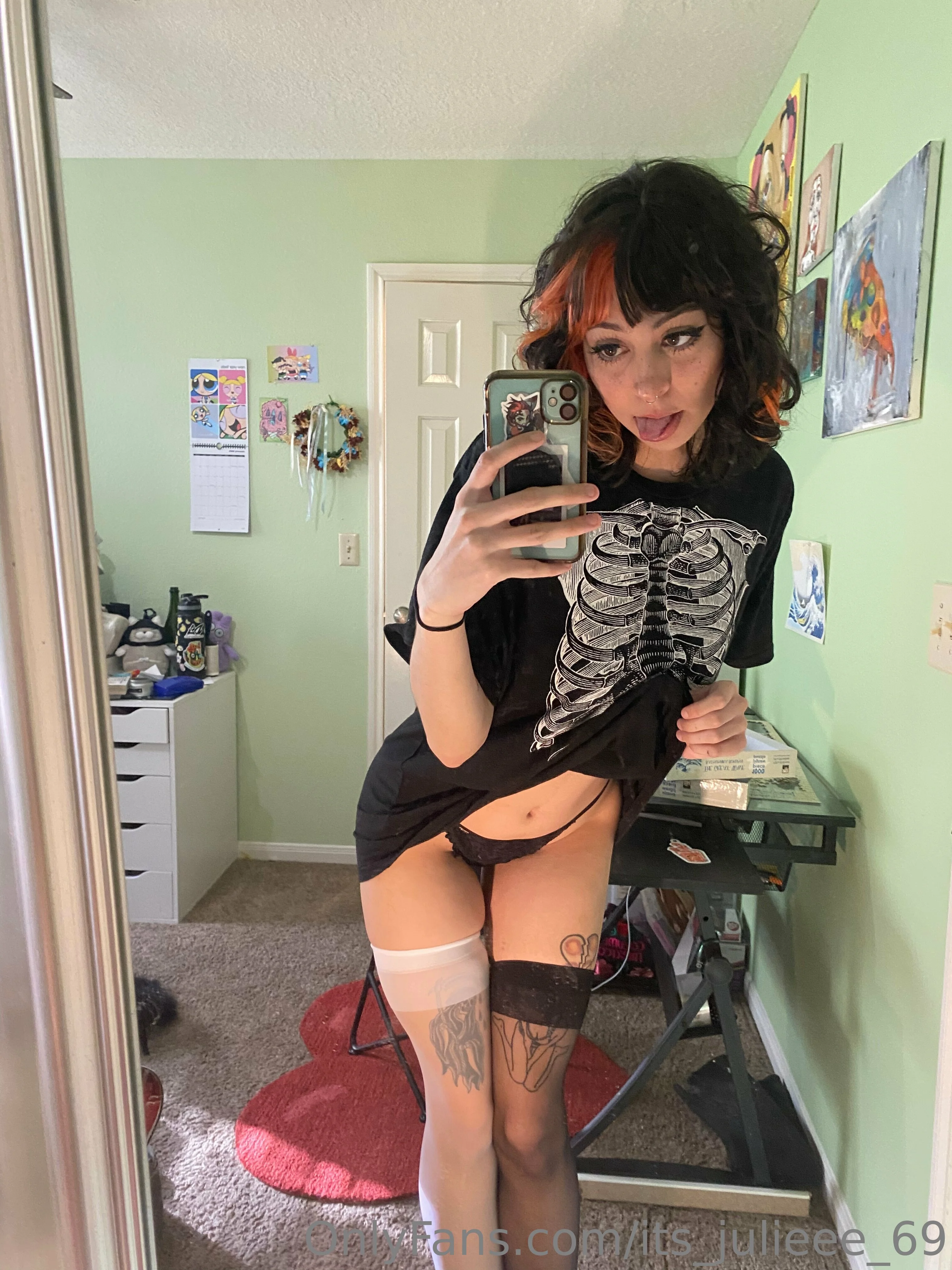 julie OnlyFans exclusive photo 13 - its_julieee_69 premium content