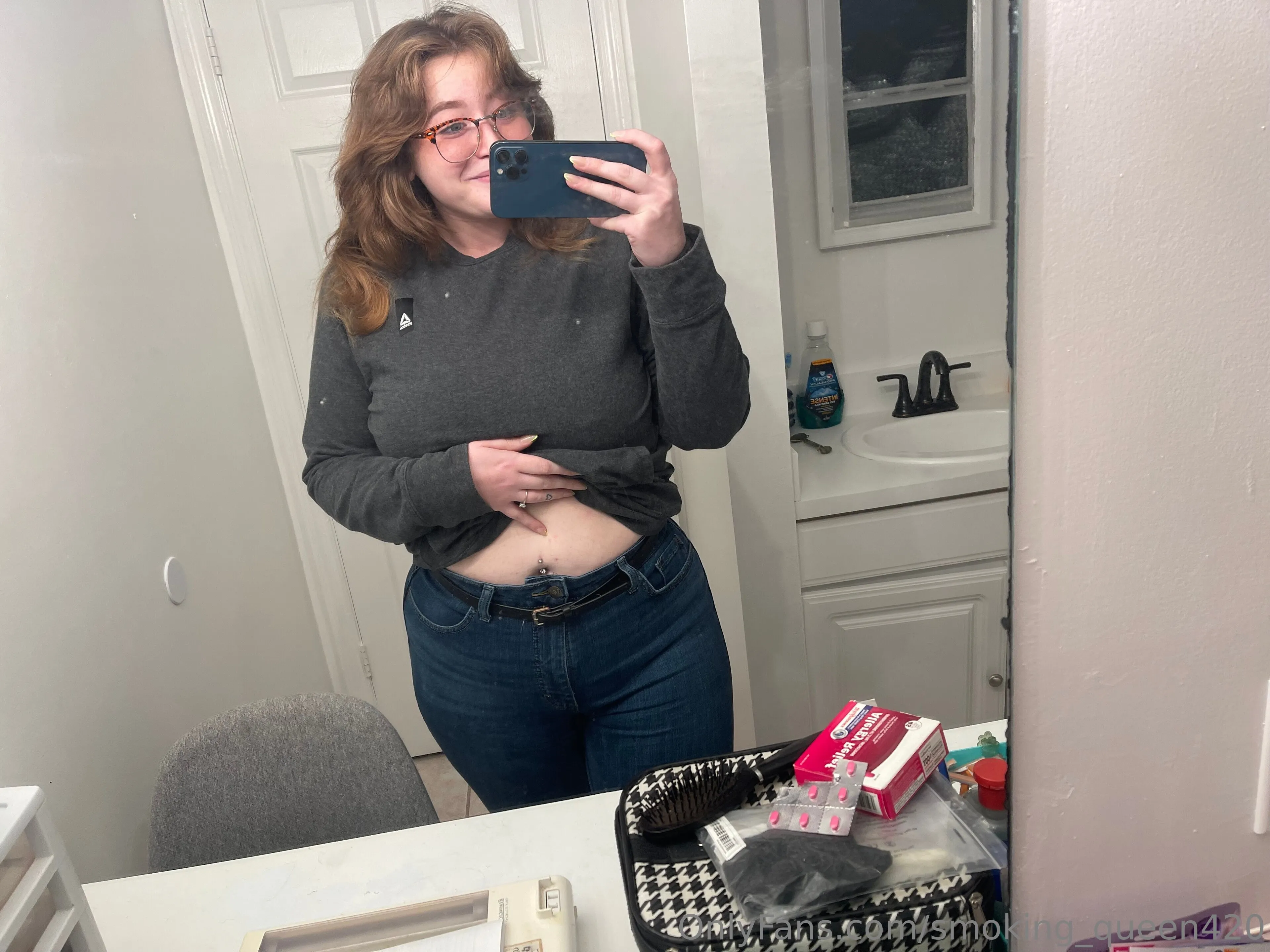 livi OnlyFans exclusive photo 6 - smoking_queen420 premium content