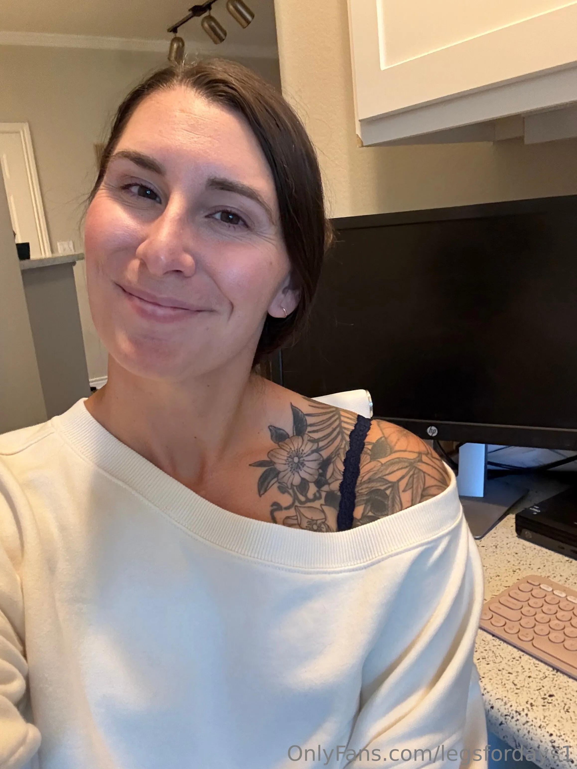 Lauren🏔️ OnlyFans exclusive photo 43 - legsfordays1 premium content