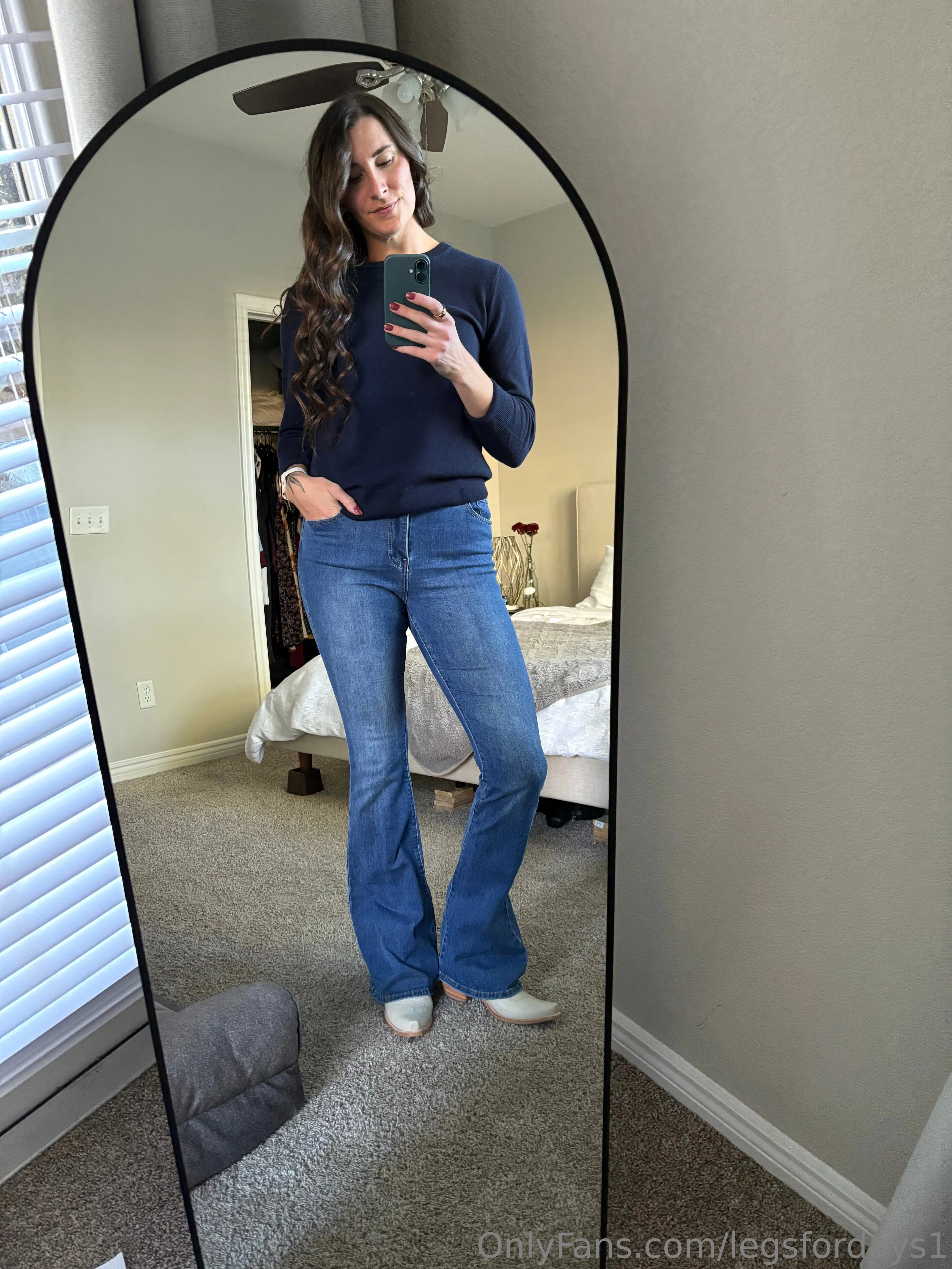 Lauren🏔️ OnlyFans exclusive photo 2 - legsfordays1 premium content