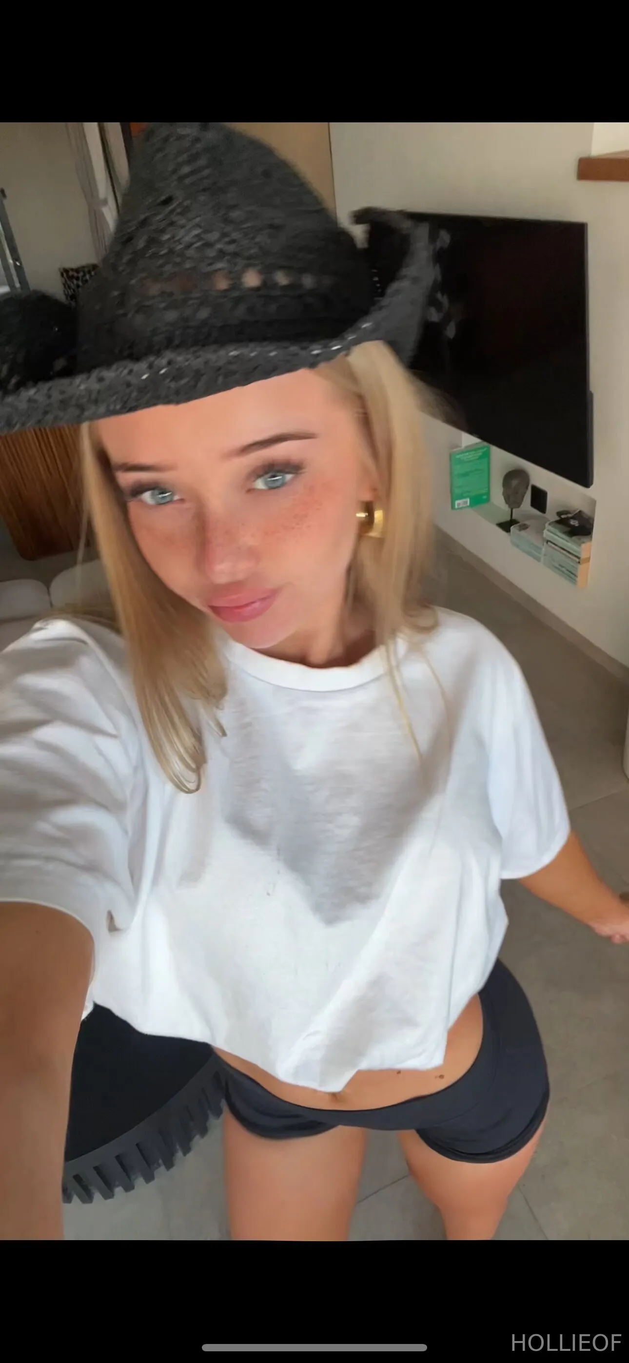 Hollie 👧🏼💘 OnlyFans exclusive photo 11 - urfavehollie premium content