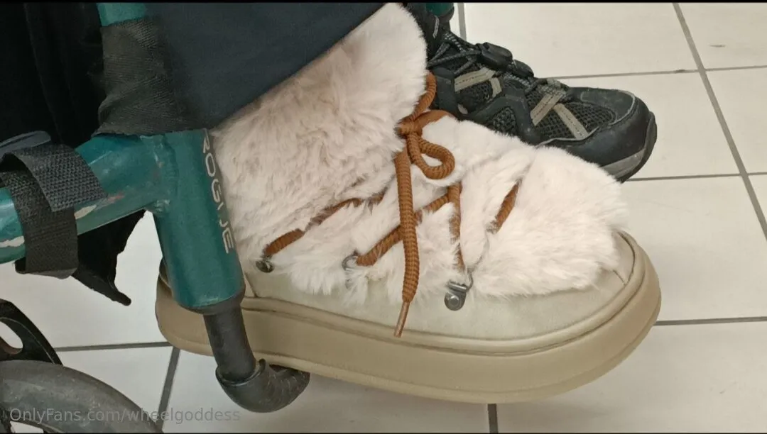 WHEEL GODDESS ❤️‍🔥👩🏼‍🦽 Anny OnlyFans exclusive photo 2 - wheelgoddess premium content